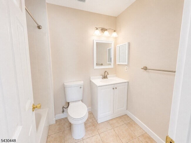 Building Photo - 774 Sassafras Ct