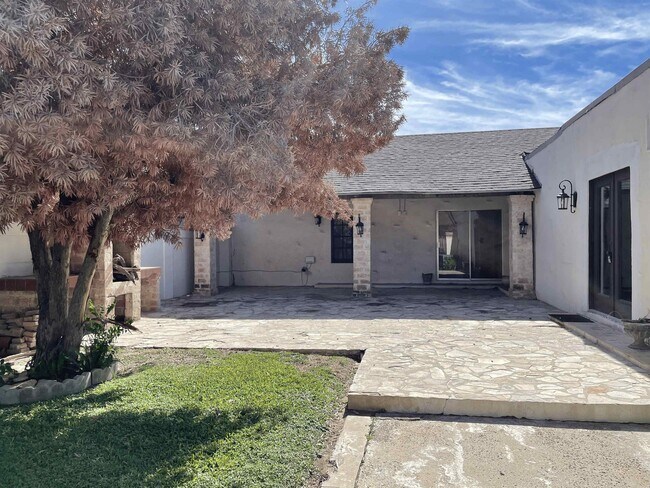 Building Photo - 2202 O'Kane St