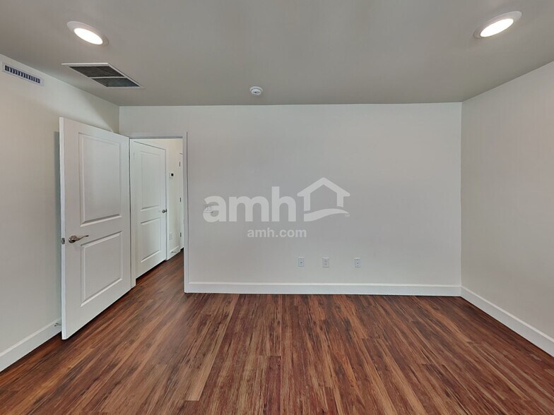 Building Photo - 7500 S Via Bombachas