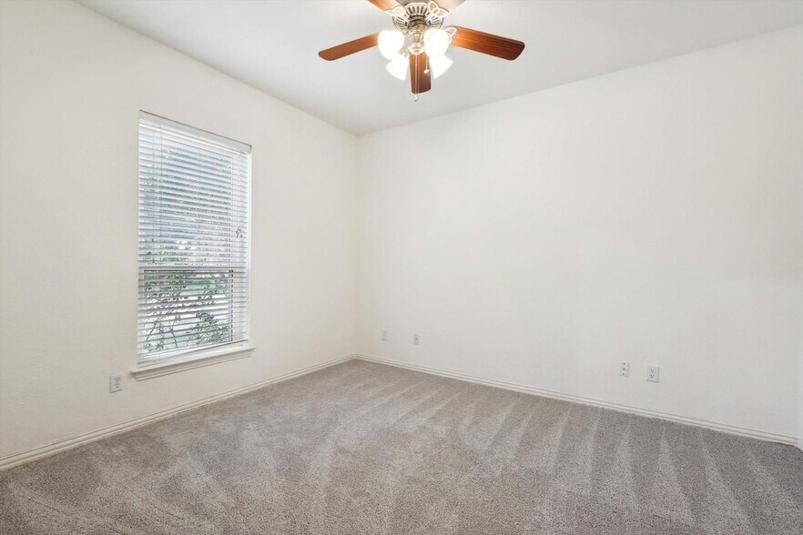 Building Photo - 6043 Fieldstone Dr