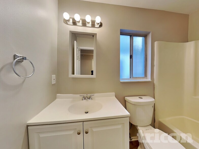 Building Photo - 1455 Marigold Dr