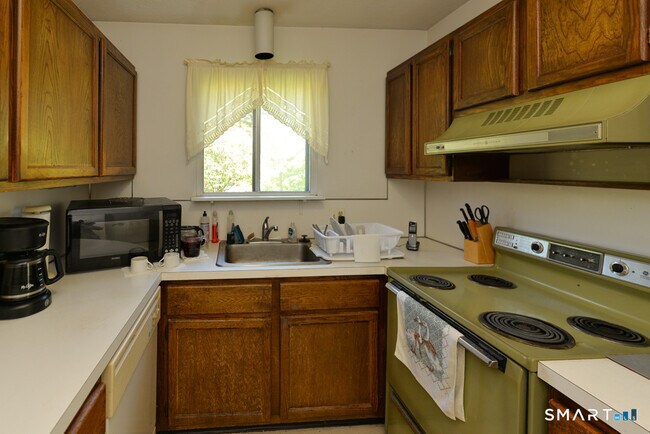 Building Photo - 548 Heritage Vlg