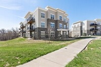 Building Photo - Spacious 1-Bedroom/1.5-Bath, End/Corner unit 201, available 8/1/26