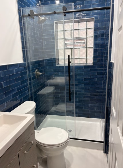 Bathroom - 2554 W Winnemac Ave