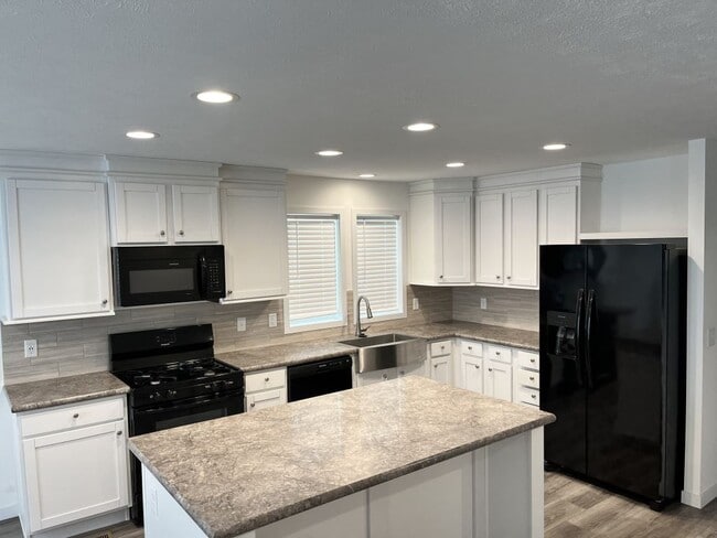 Building Photo - 5100 W Augusta Blvd