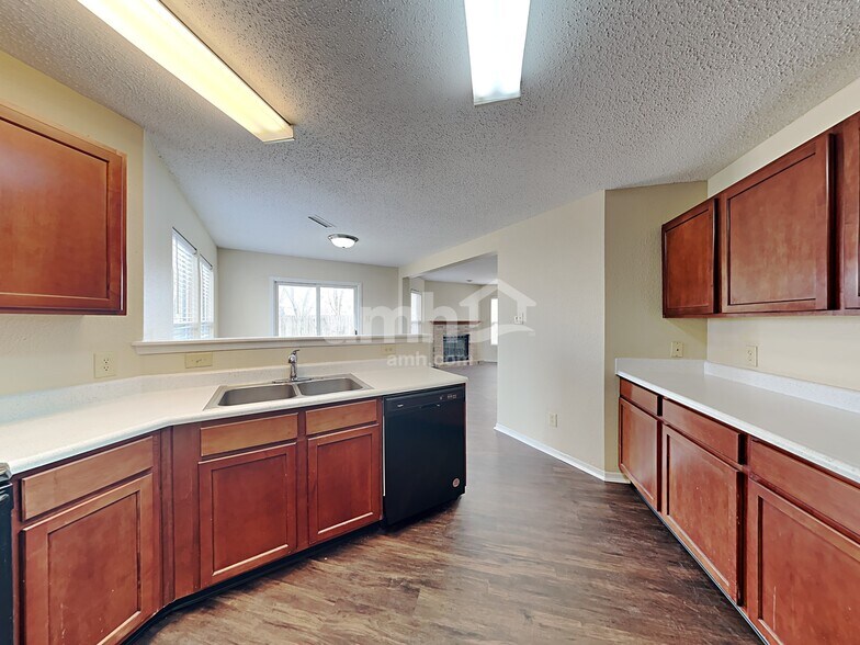 Building Photo - 6768 W Littleton Dr