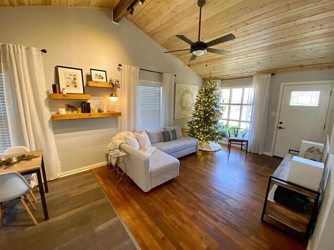 Building Photo - 1804 Adina St