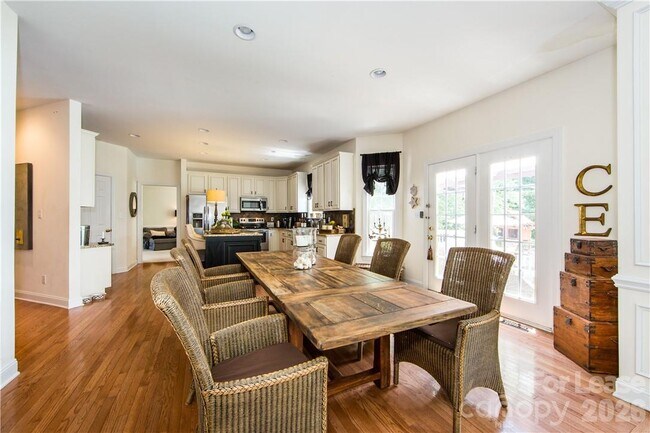 Building Photo - 10378 Sutherby Dr