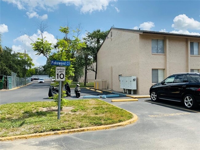 Building Photo - 5501 Pokeweed Ct