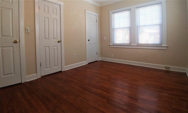 Building Photo - 415 Greenbriar Dr