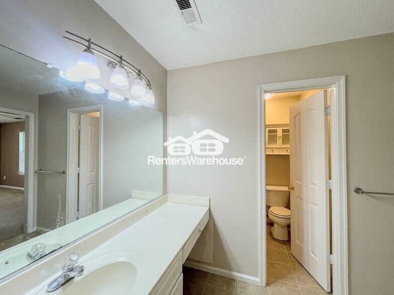 Building Photo - 805 Greystone Trce