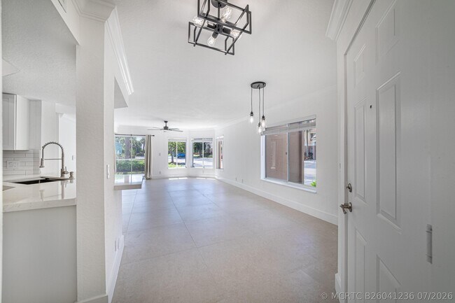 Building Photo - 815 Boynton Beach Blvd