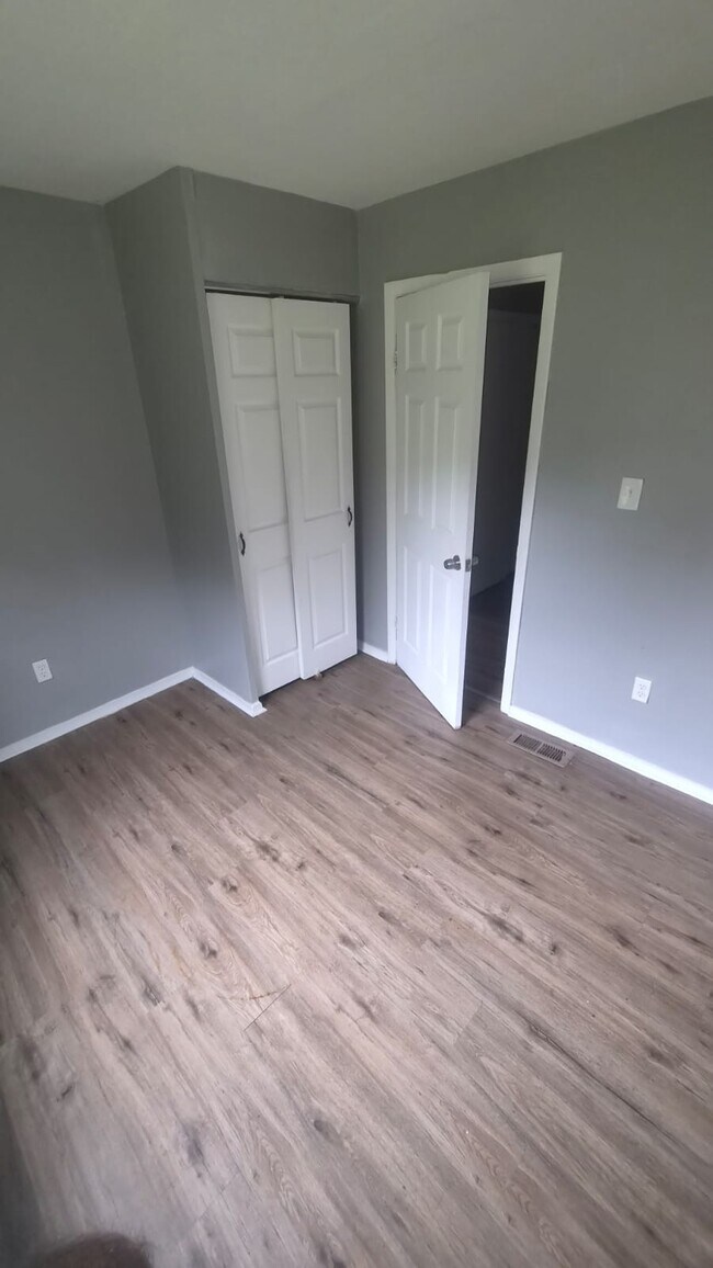 Building Photo - 5286 Osceola Dr