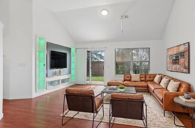 Building Photo - 14621 Lantern Dr