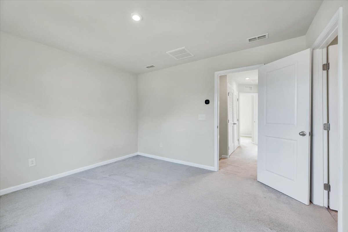 Building Photo - 5941 River Landing Dr