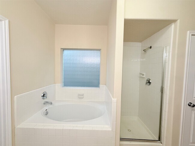 Building Photo - 6346 Wilshire Ridge