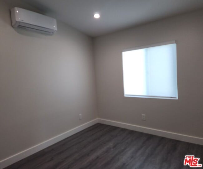 Building Photo - 422-422-1 Almond Ave