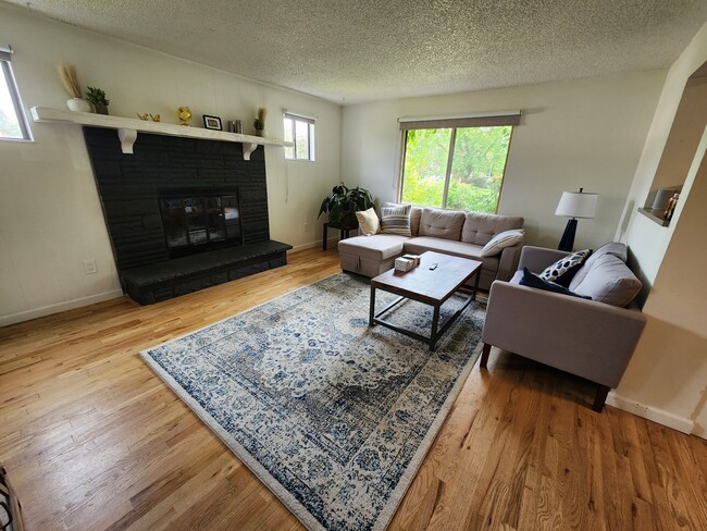 Building Photo - 5567 Newland Way