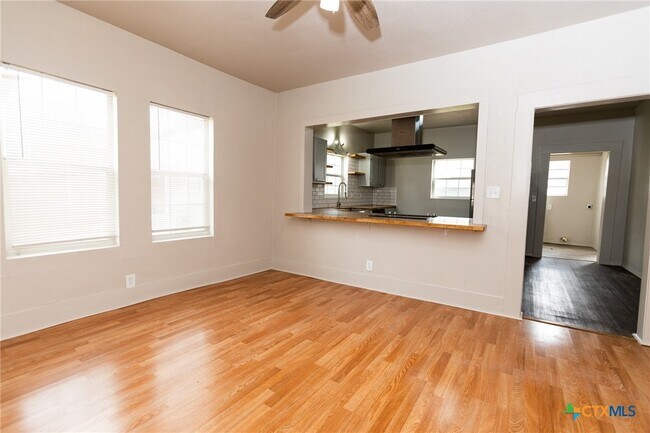 Building Photo - 905 N 9th St