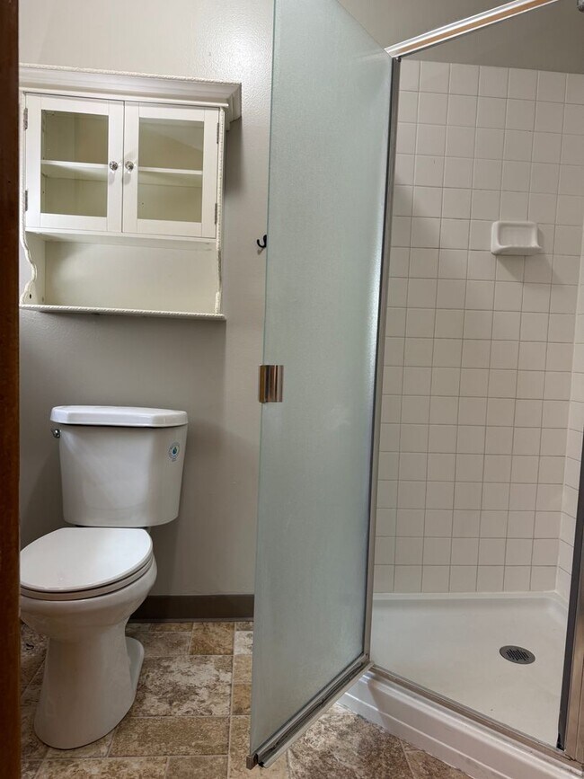 Building Photo - Spacious Waverly Park Home - Open House Fr...