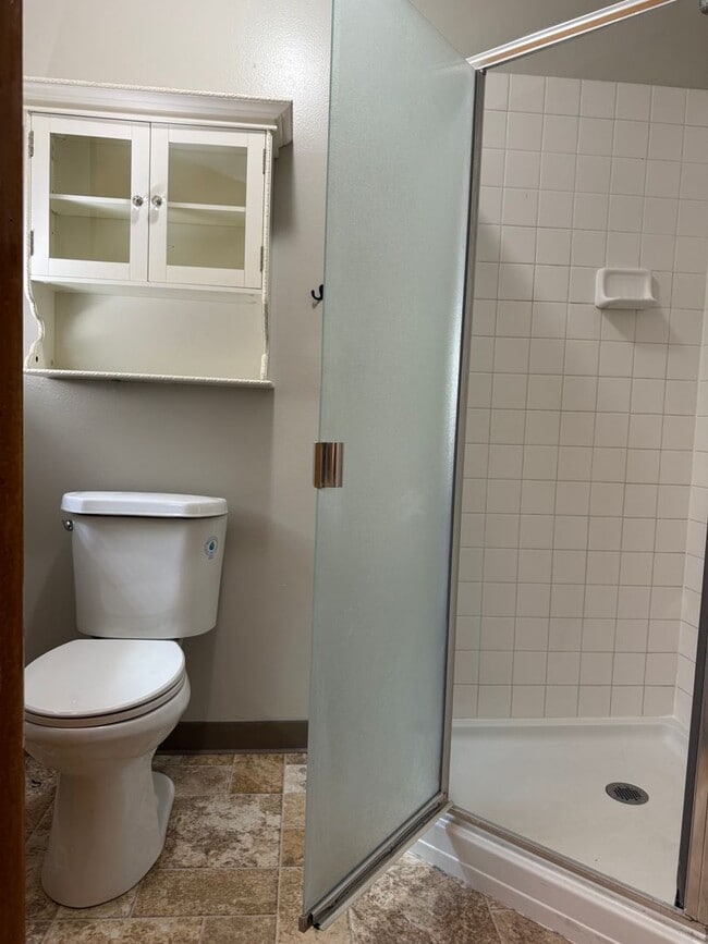 Building Photo - Spacious Waverly Park Home