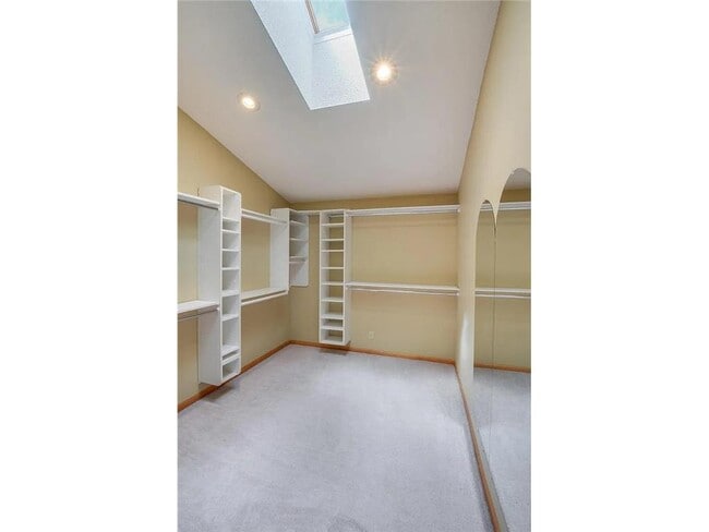 Building Photo - 16926 Grays Bay Blvd