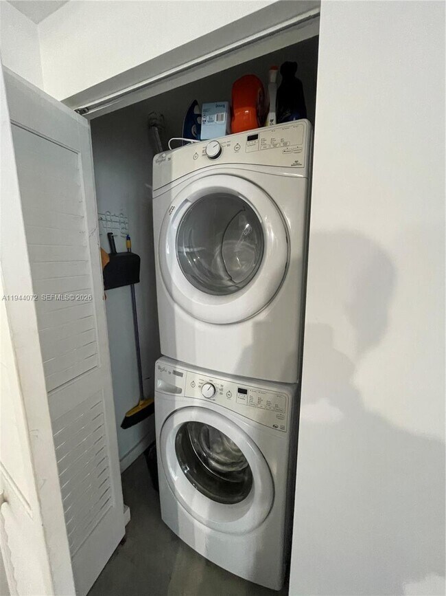 Building Photo - 151 SE 1st St