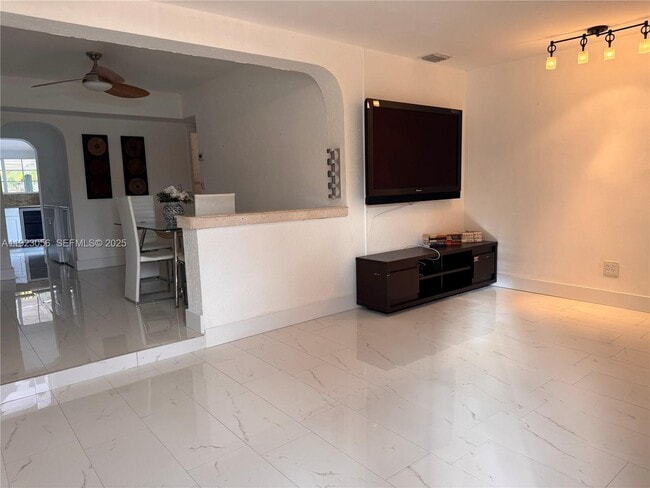 Building Photo - 1773 NE 50th St