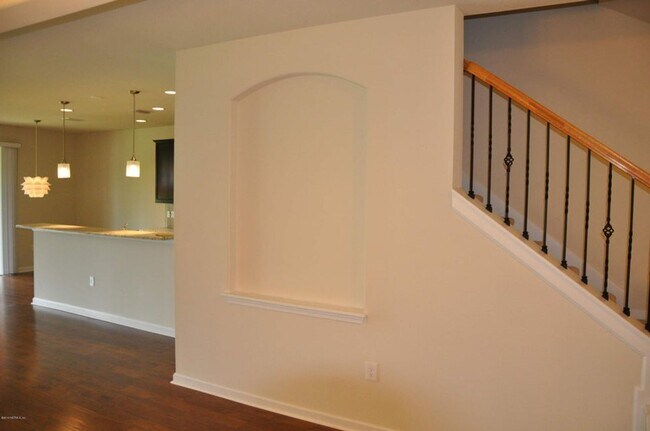 Building Photo - Lovely Townhouse in Vizcaya