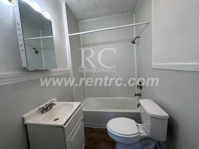 Building Photo - 1115 Harmon-