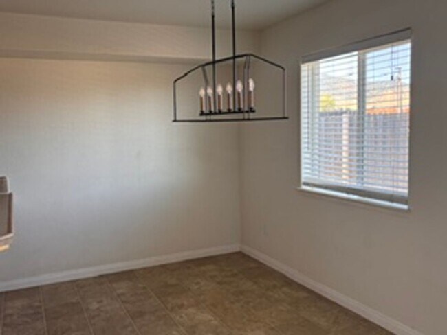 Building Photo - Charming 2-Story Home in a Convenient Tehachapi Location