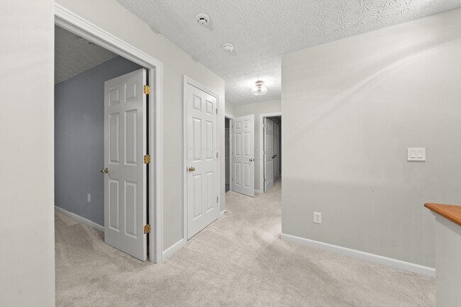 Building Photo - 397 Abbotsbury Dr