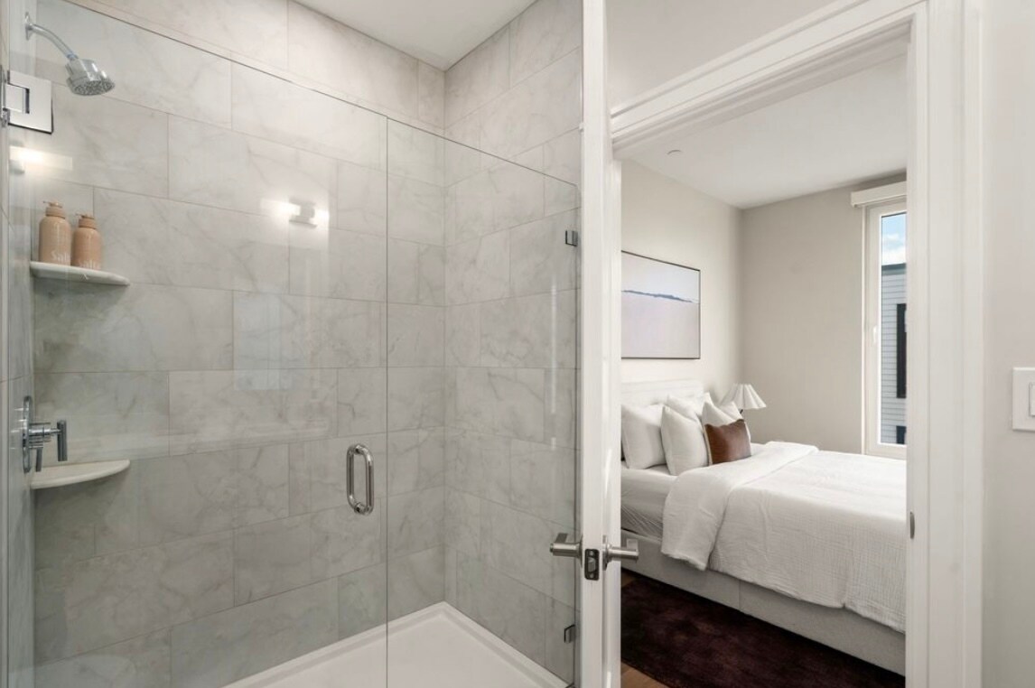 Building Photo - 10 Soldiers Field Park