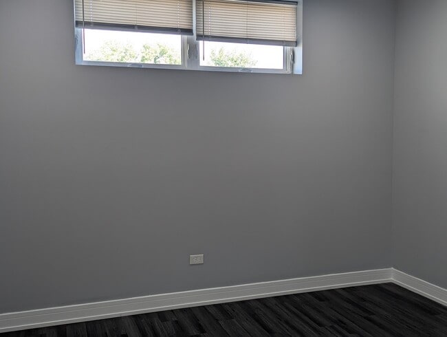 Building Photo - 3925 S Indiana Ave