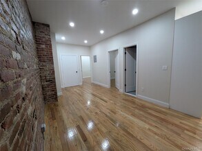 Building Photo - 104-44 42nd Ave