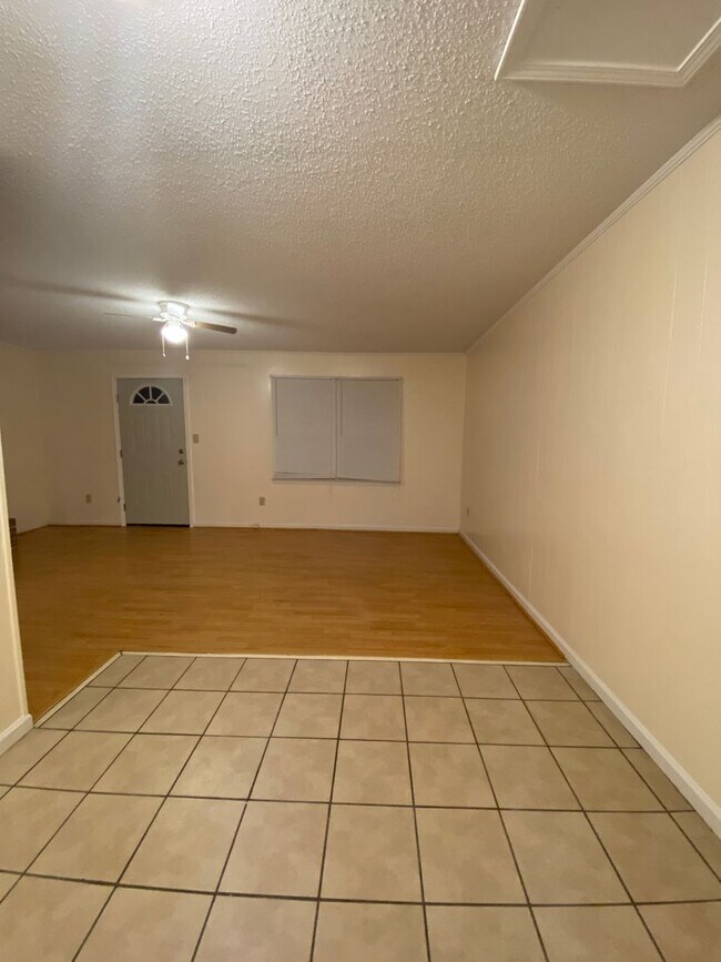 Building Photo - 185/187 Shoemaker Ct