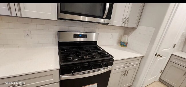 Building Photo - Charming 4BR 3.5BA w/ 2-Car Garage in Kyle