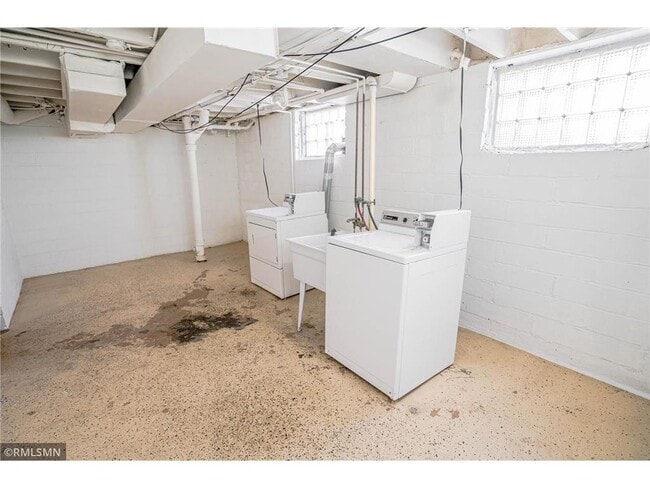 Building Photo - 2940 Vincent Ave N