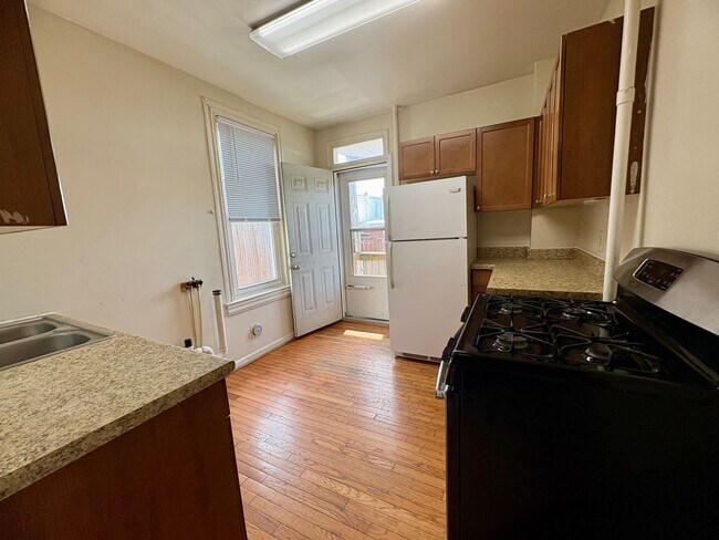 Building Photo - 118 S Richland Ave