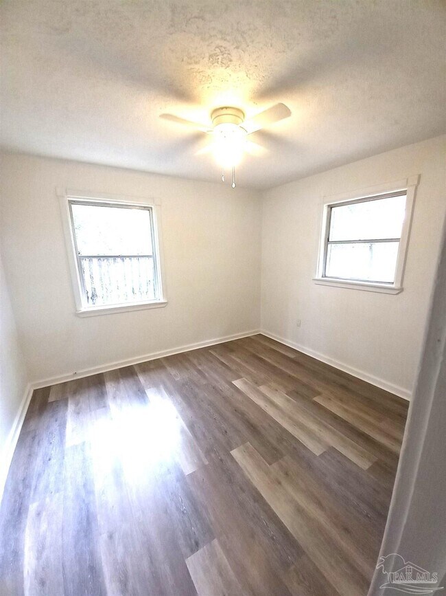 Building Photo - 113 Berkley Dr