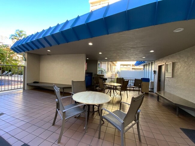 Building Photo - FULLY FURNISHED 1 BEDROOM/1 BATH IN HONOLULU