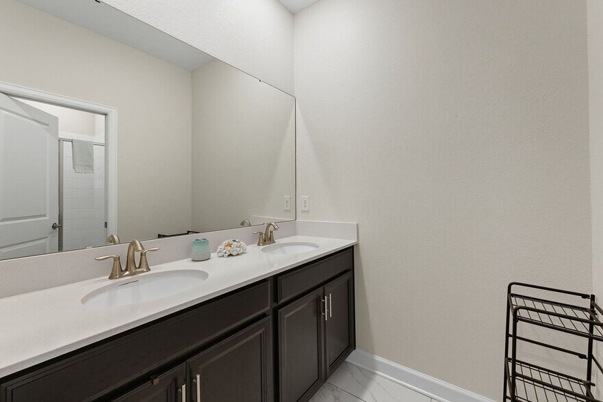 Building Photo - 1128 Challenge Dr