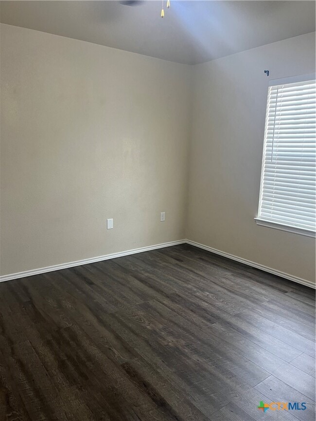 Building Photo - 1031 Helen Dr