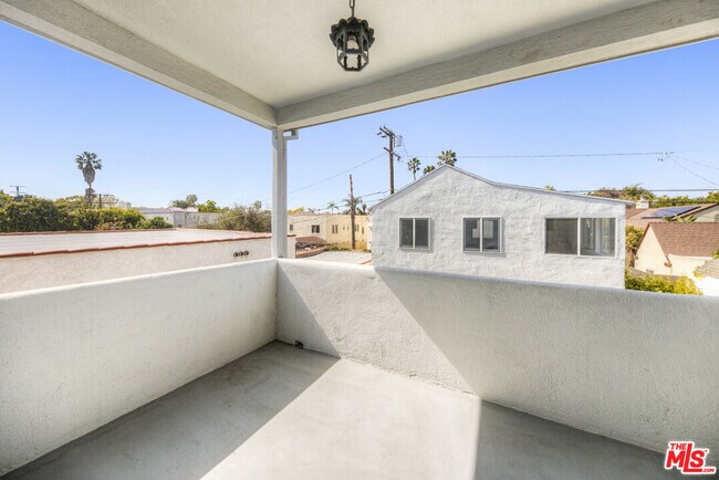 Building Photo - 1033 S Tremaine Ave