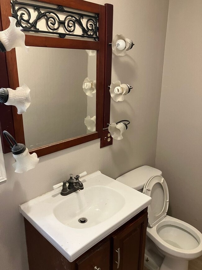 Building Photo - Remodeled Eastwood 3 bedroom