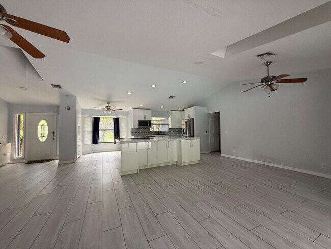 Building Photo - Beautiful house for rent