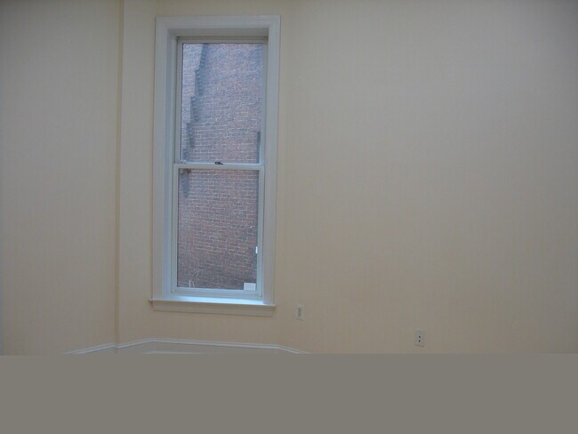 Building Photo - 2120 Mt Royal Terrace