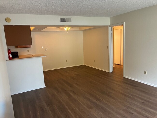 Building Photo - Move In Special**COMFY 2 BEDROOM/2 FULL BATHROOM CONDO IN PHOENIX (48TH STREET & ELLIOT)**