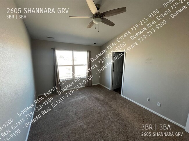 Building Photo - 3 Bed/2.5 Bath Townhome Located in the Col...