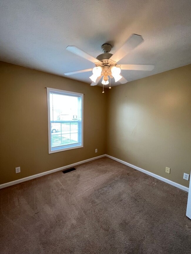 Building Photo - Super Cute Ranch Home with Easy Access to I24